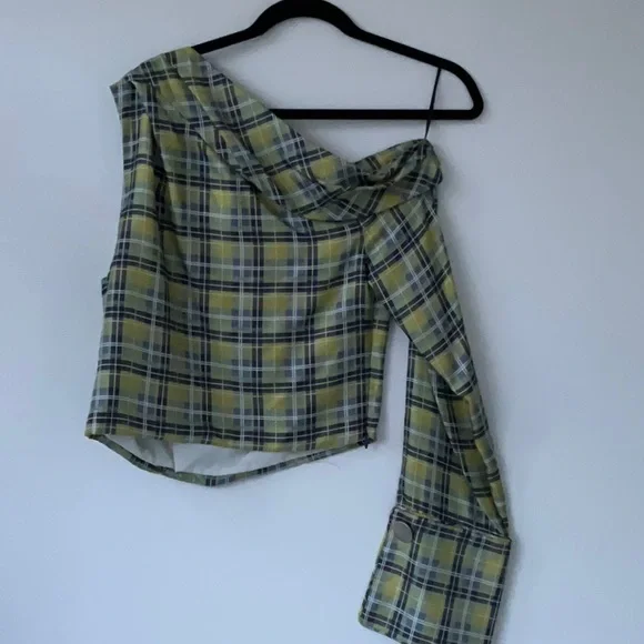Hellessychecked one-shoulder blouse size 4 NWT
